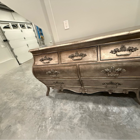 HOOKER Sanctuary Silver and Beige Upholstered Panel Bedroom Set - Picture 14 of 15